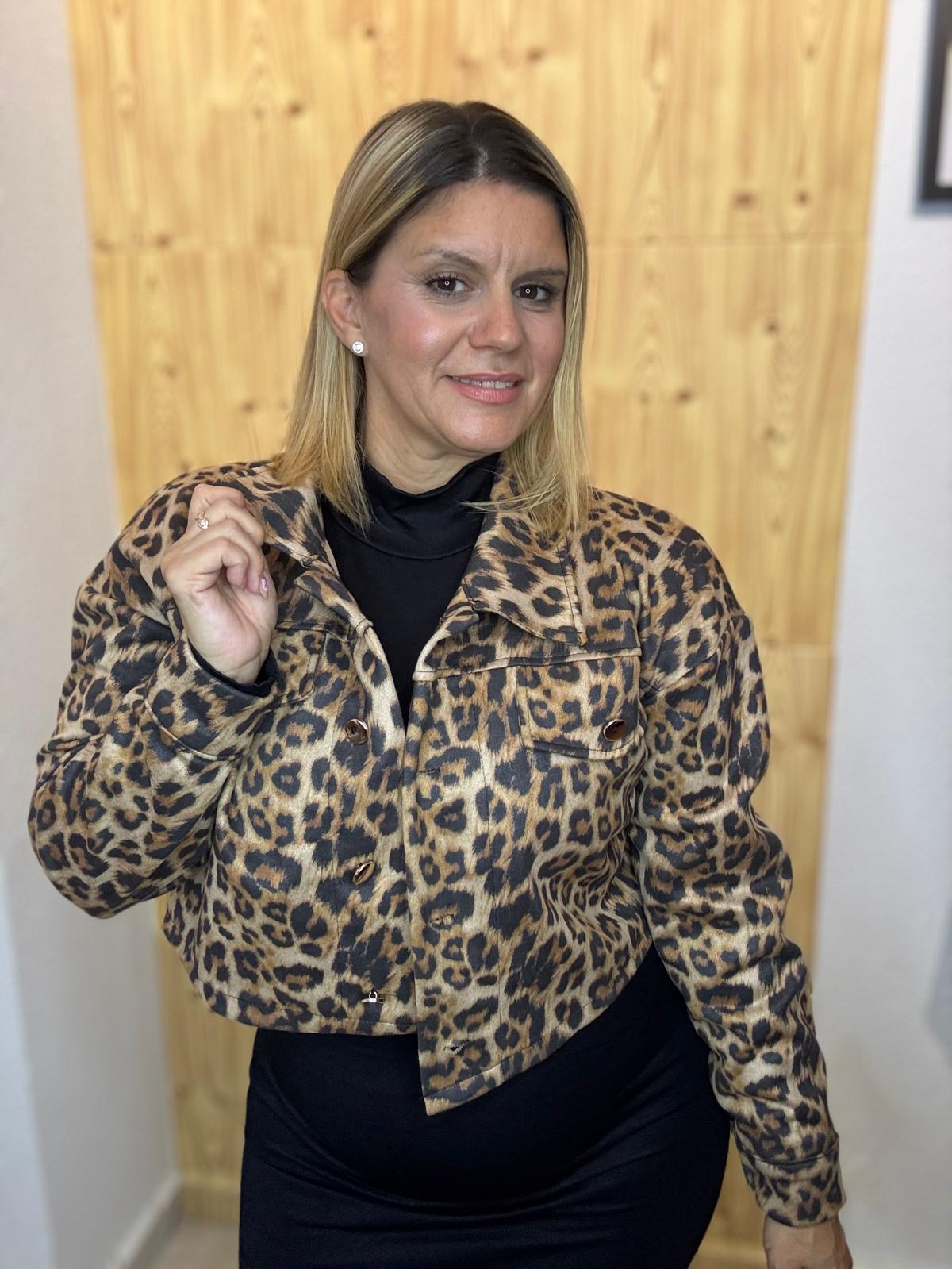 Chaqueta leopardo antelina