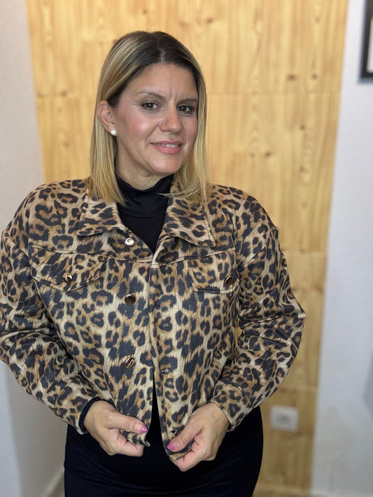 Chaqueta leopardo antelina